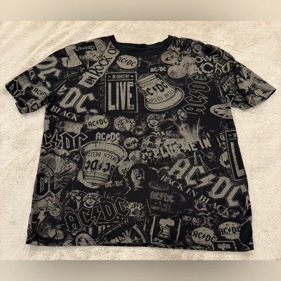 AC/DC Men's All Over Graphic Short Sleeve T-Shirt Size XL circa 2018 - Picture 1 of 3